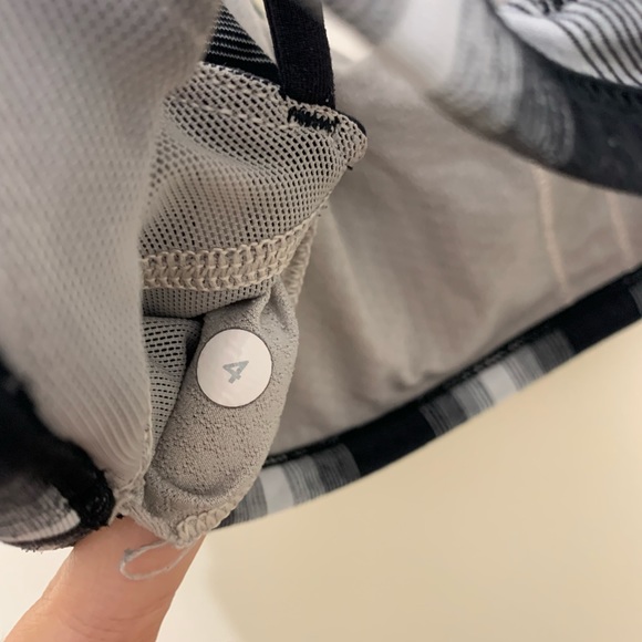 Lululemon Free To Be Wild Bra, size 4 - Picture 4 of 4